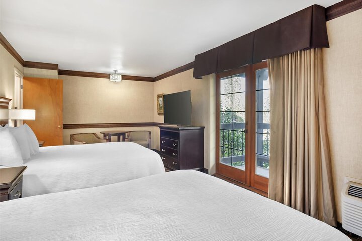 Room 34 of 62