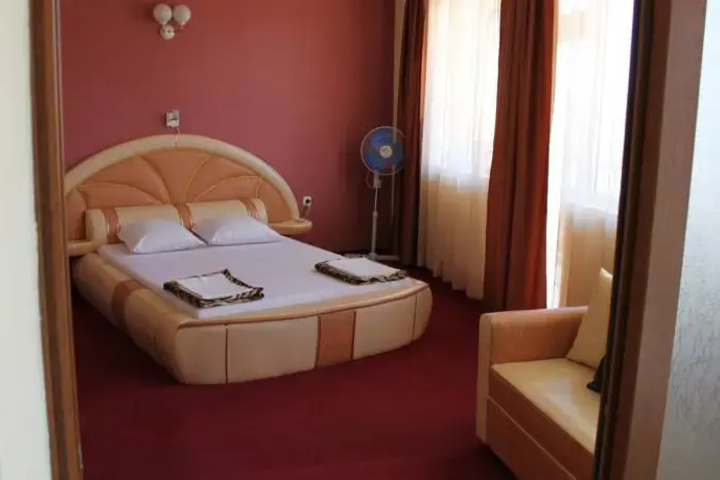 Room 6 of 19
