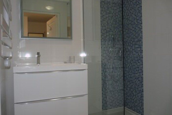 Room 6 of 32