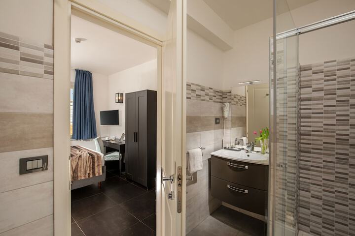 Room 80 of 122