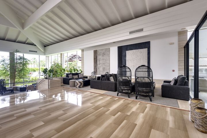 Guest Lobby