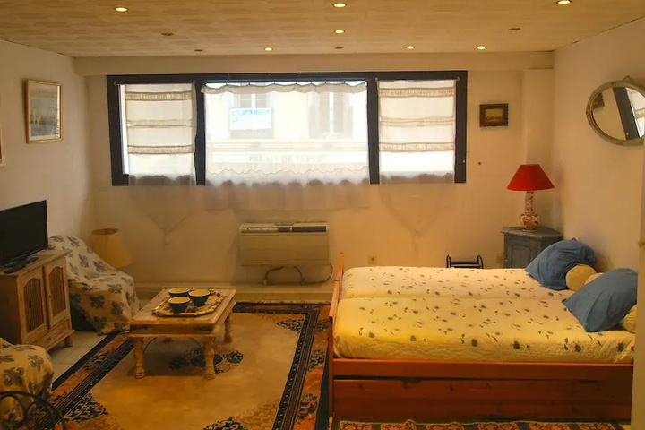 Room 2 of 5