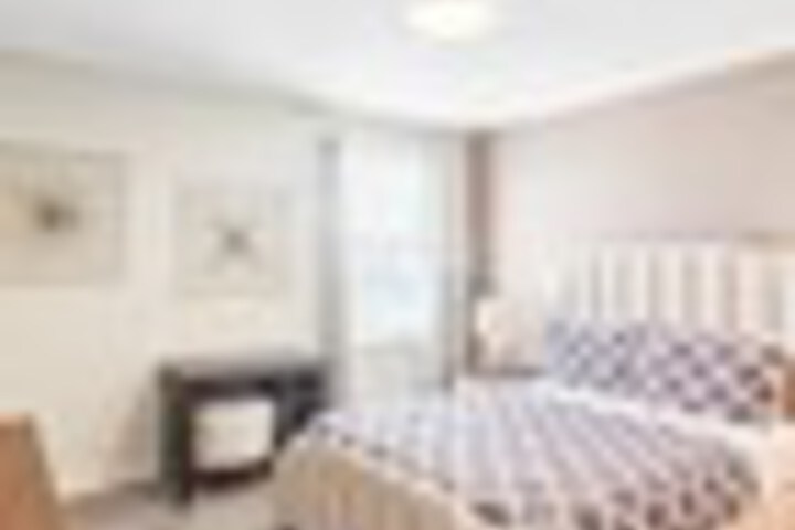 Room 44 of 216