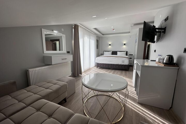 Room 8 of 27