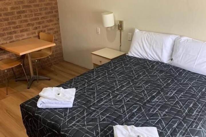 Room 2 of 33
