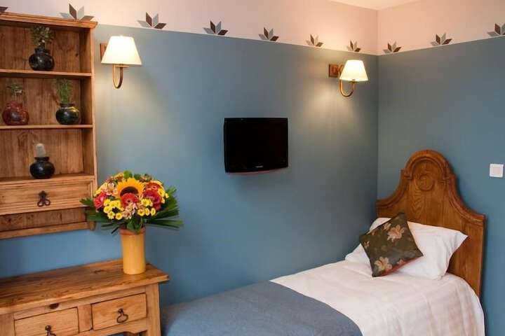 Room 6 of 17