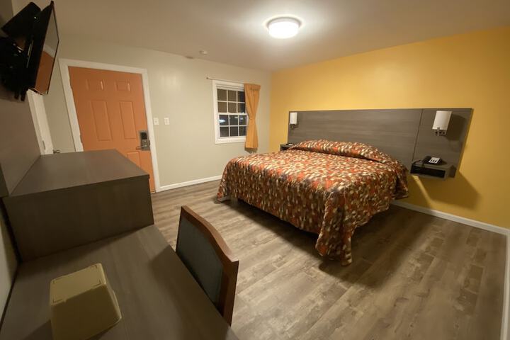 Room 5 of 9