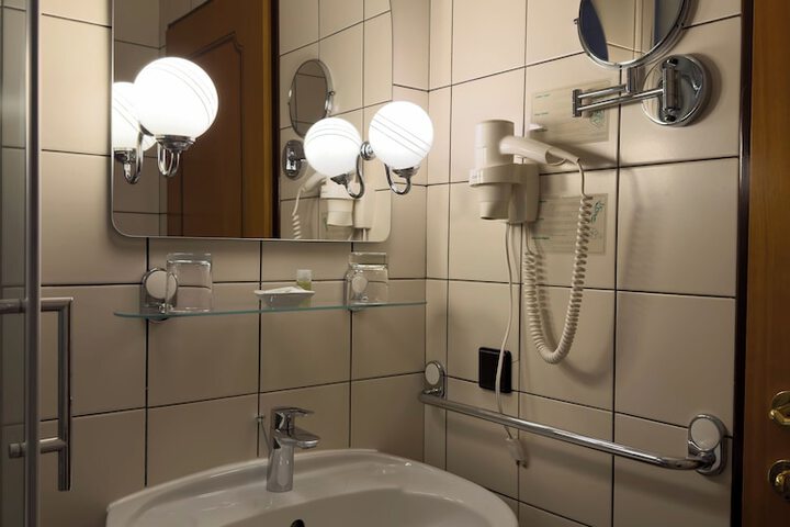 Room 26 of 42