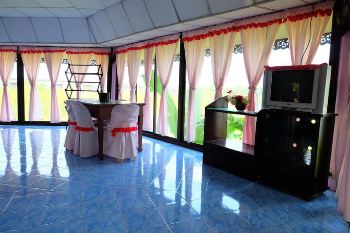 Room 9 of 9