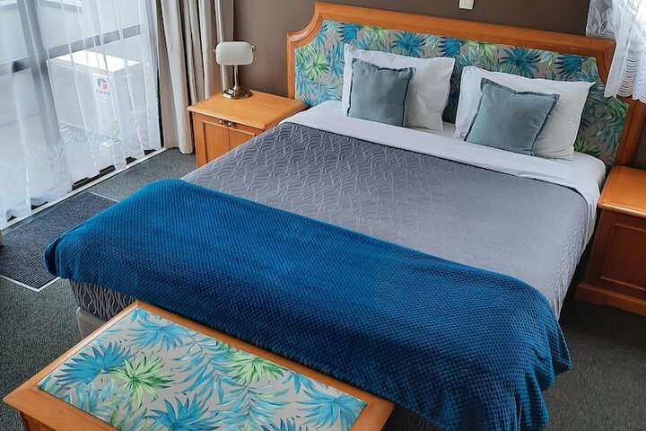 Room 12 of 37