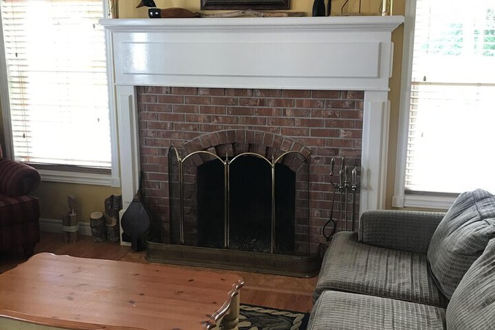 Lounge 15 of 28