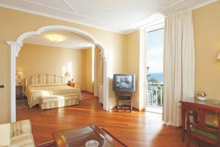 Room 5 of 7
