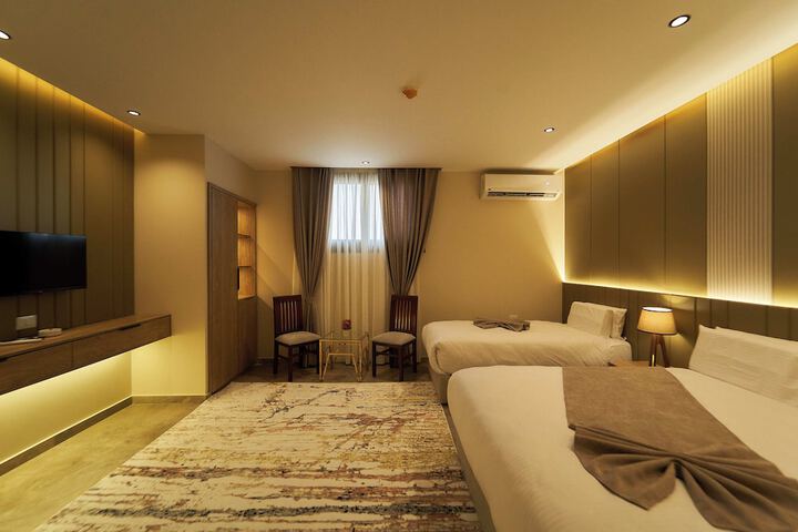 Room 12 of 148