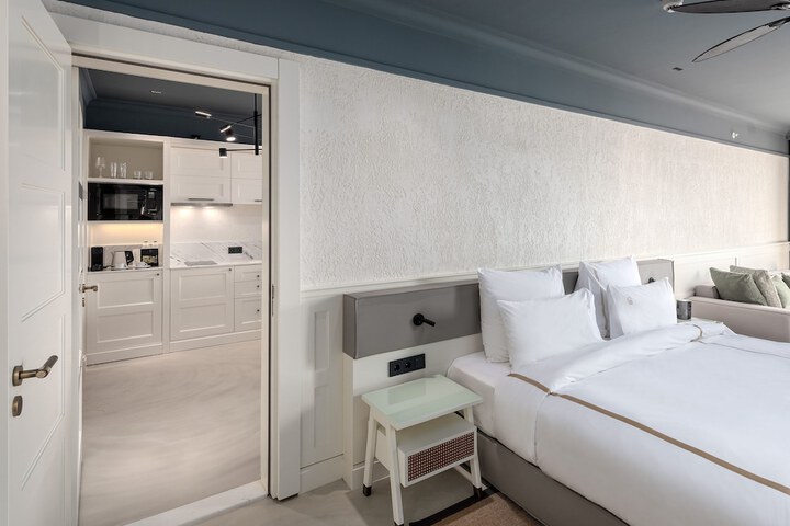 Room 12 of 261