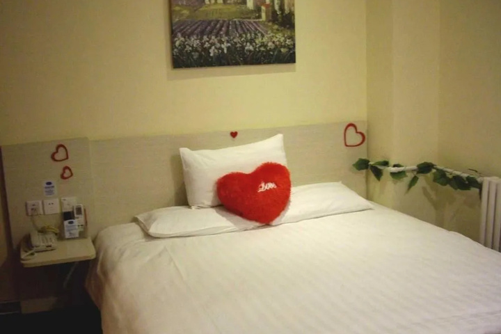 Room 2 of 12