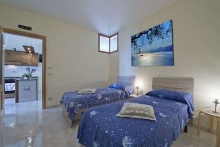 Room 5 of 10