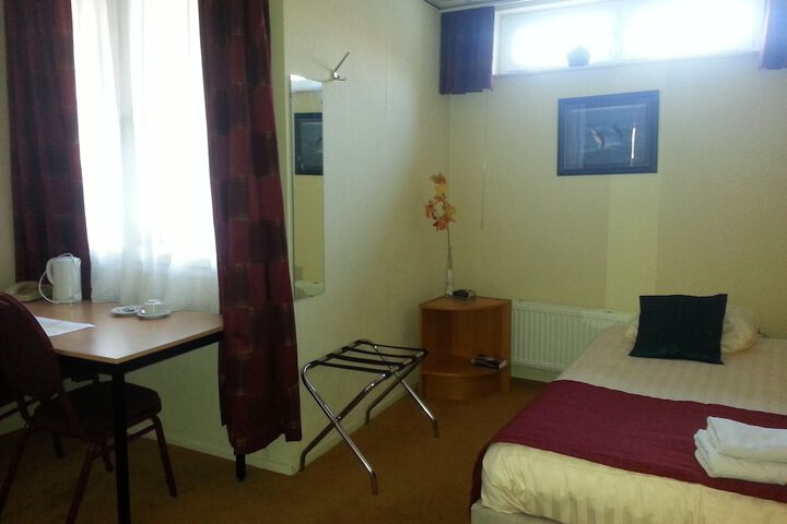Room 14 of 38