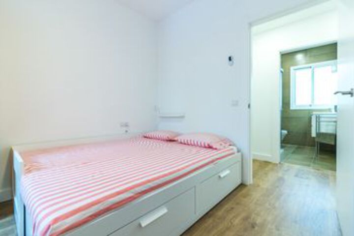 Room 9 of 39