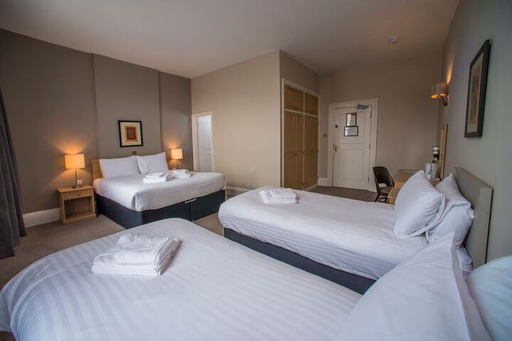 Room 4 of 24