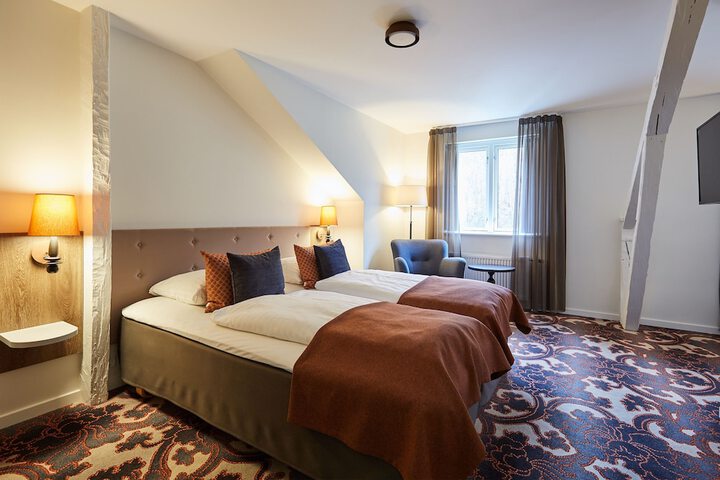 Room 10 of 43