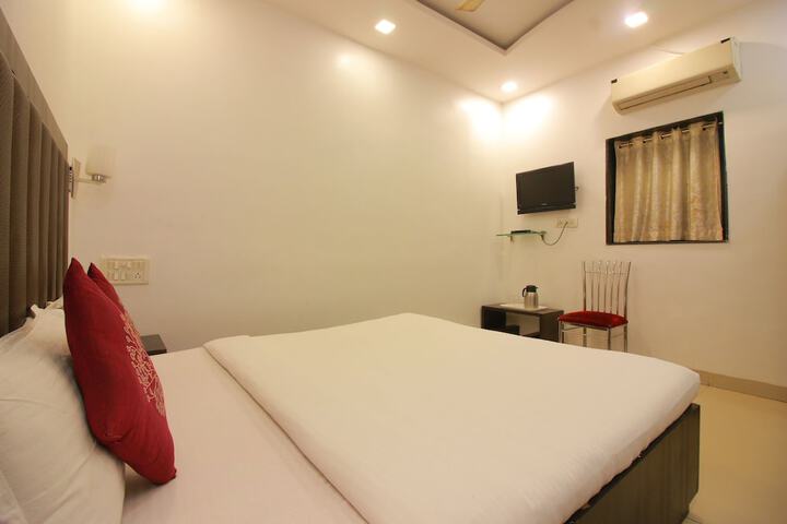 Room 9 of 24