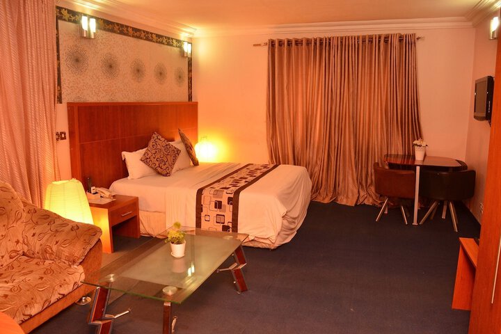 Room 10 of 23
