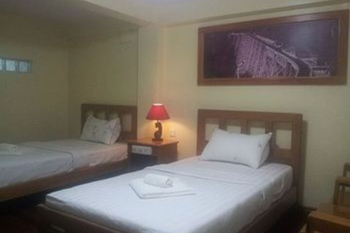 Room 10 of 32
