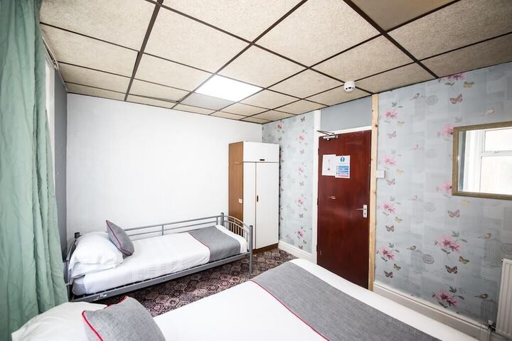 Room 11 of 19