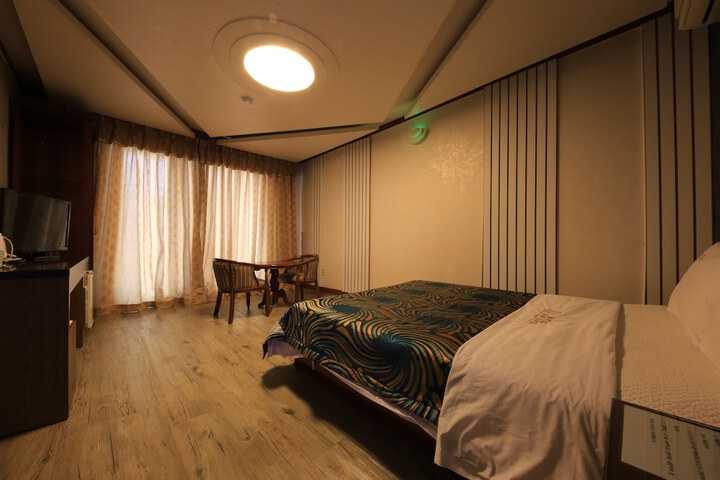 Room 4 of 22