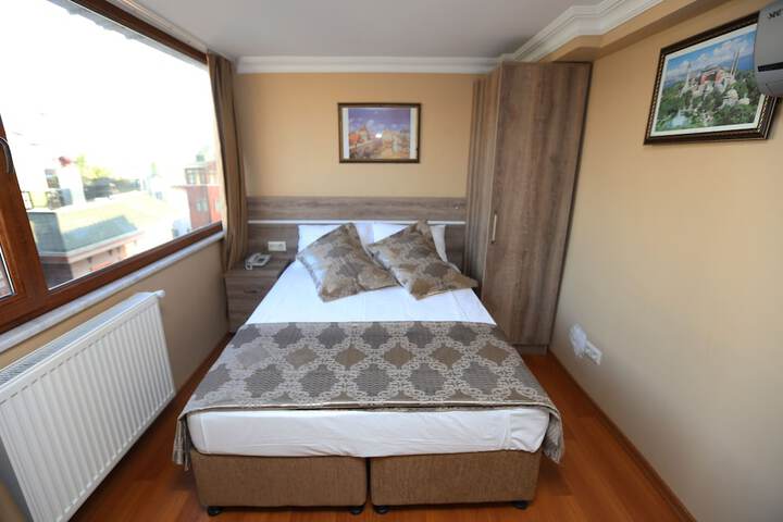 Room 11 of 28