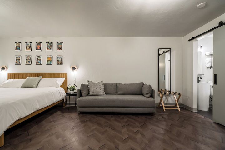 Room 32 of 41