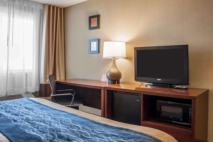1 King Bed (1 of 9)