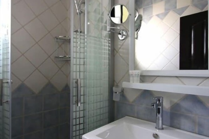 Room 40 of 48
