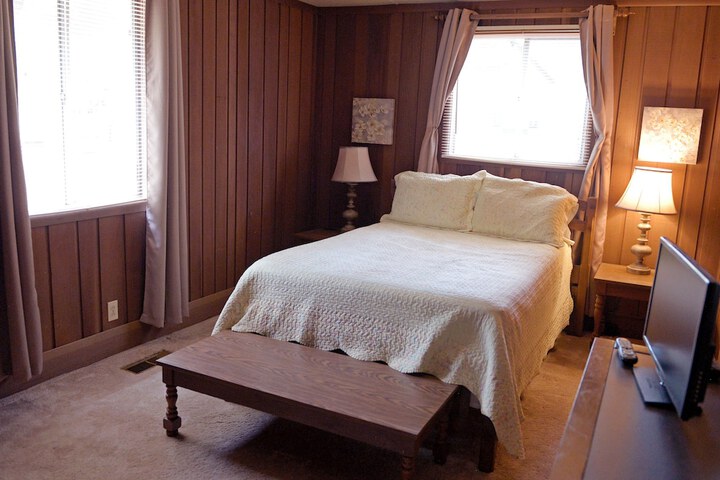 Room 103 of 400