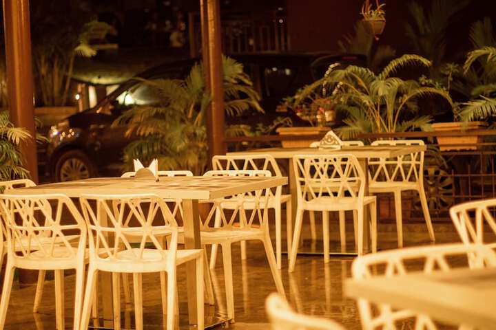 Dining 33 of 53