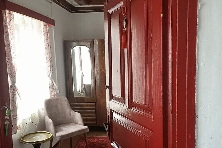 Room 5 of 177