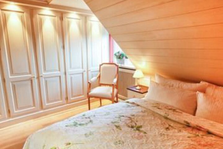 Room 8 of 17