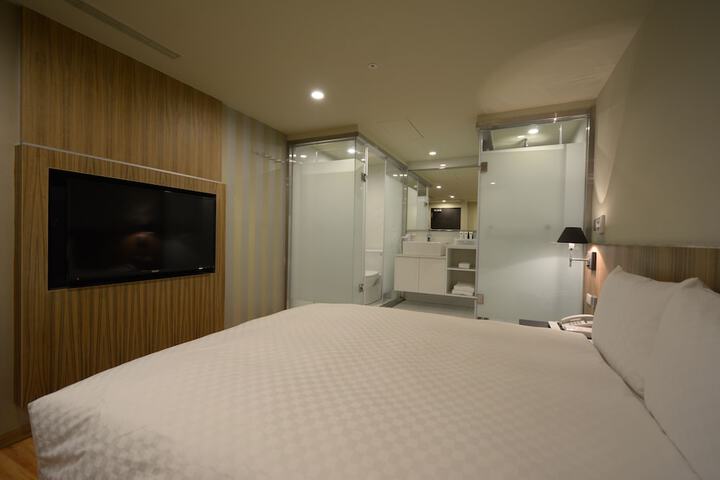 Room 3 of 41