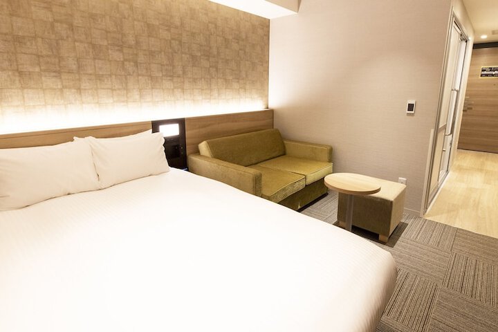 Room 16 of 40
