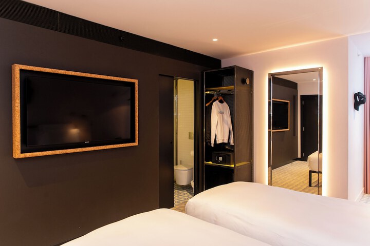 Room 58 of 192