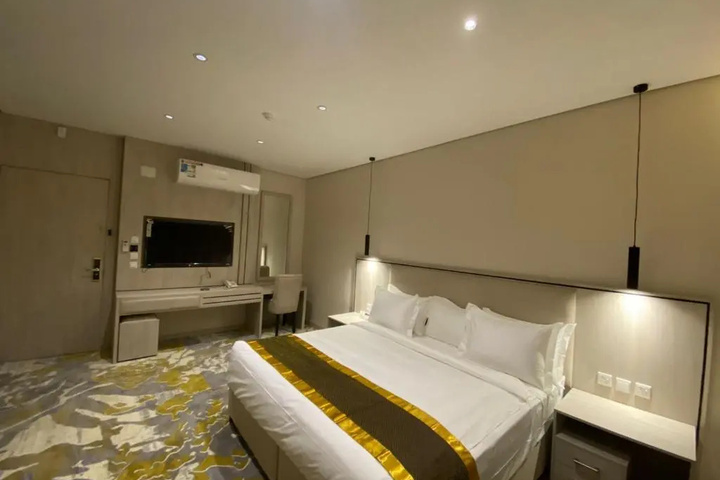 Room 4 of 10