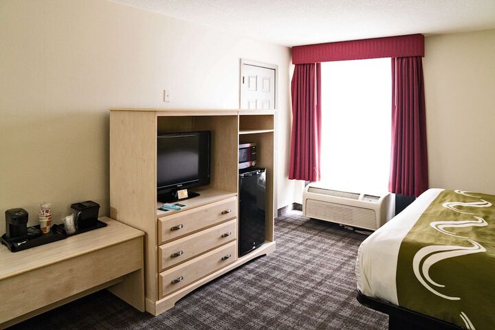 1 King Bed (7 of 12)