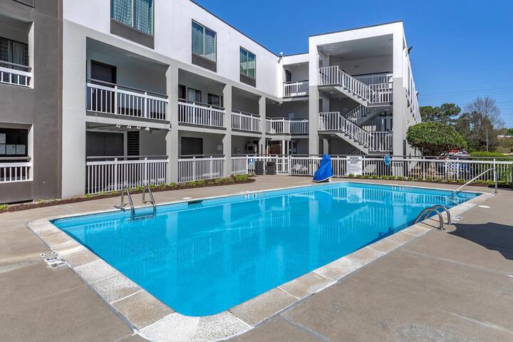 Pools & Facilities