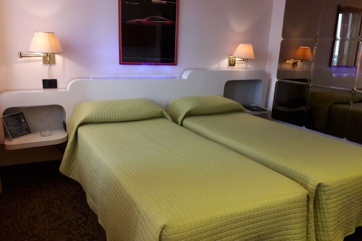 Room 7 of 28
