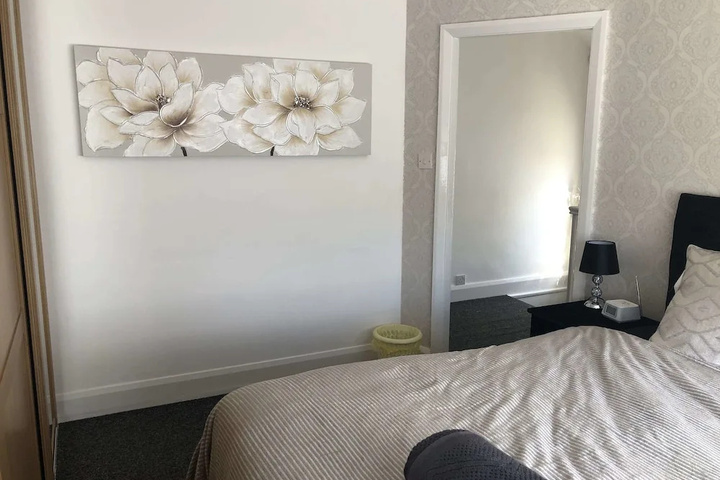 Room 5 of 18