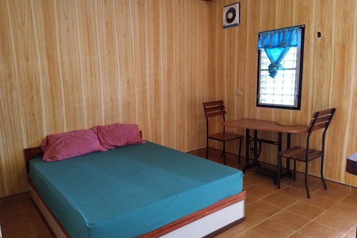 Room 4 of 12