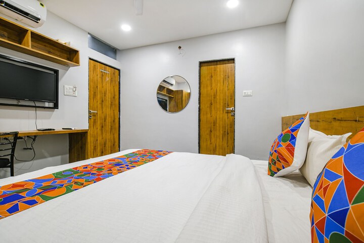 Room 13 of 22