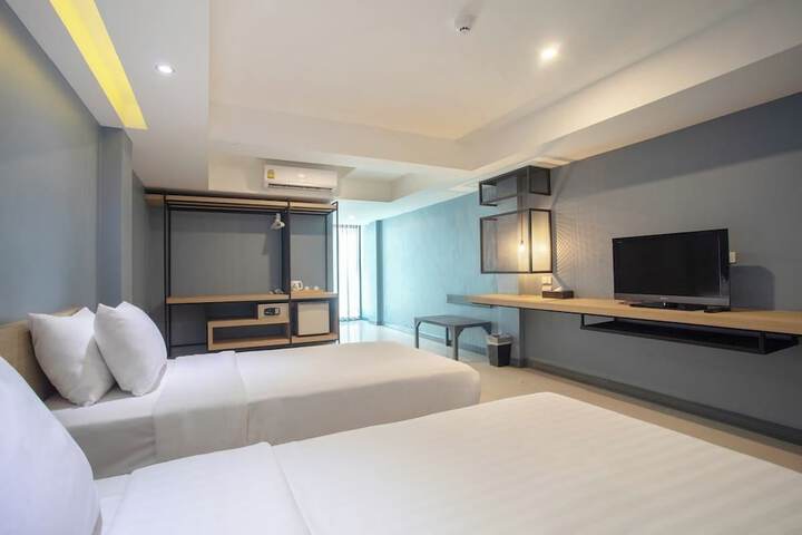 Room 17 of 28