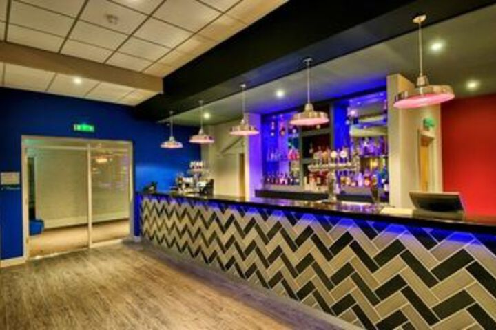Lounge 35 of 60
