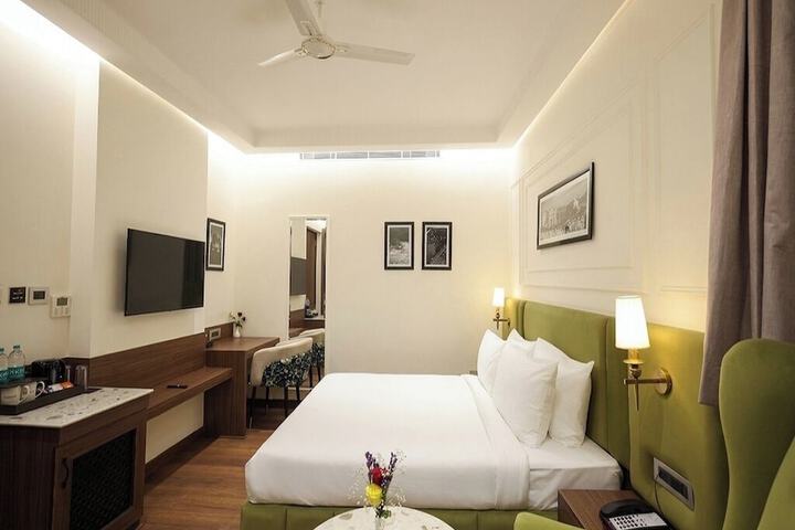 Room 6 of 67